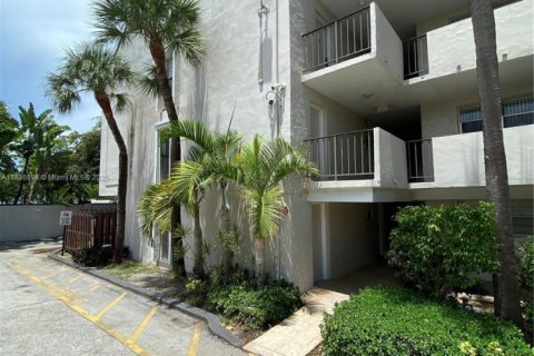 Condominio en venta en Pinecrest, Florida, 1 dormitorio, 79.15 m2 № 1940253 - foto 1