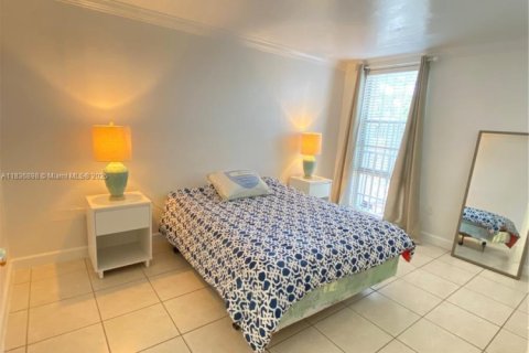 Condominio en venta en Pinecrest, Florida, 1 dormitorio, 79.15 m2 № 1940253 - foto 14