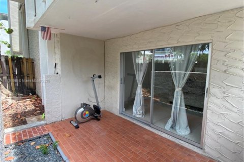 Condominio en venta en Pinecrest, Florida, 1 dormitorio, 79.15 m2 № 1940253 - foto 24