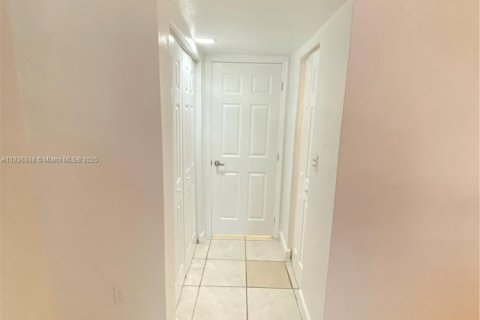 Condominio en venta en Pinecrest, Florida, 1 dormitorio, 79.15 m2 № 1940253 - foto 17