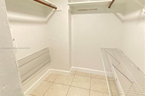Condominio en venta en Pinecrest, Florida, 1 dormitorio, 79.15 m2 № 1940253 - foto 15