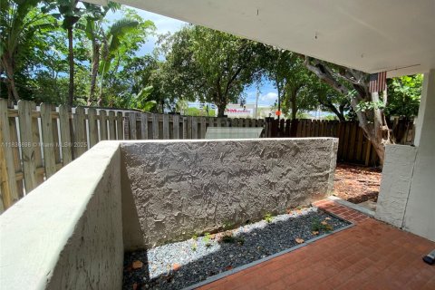 Condominio en venta en Pinecrest, Florida, 1 dormitorio, 79.15 m2 № 1940253 - foto 25