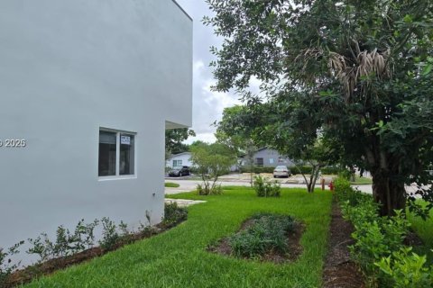 House in Pompano Beach, Florida 4 bedrooms № 1996797 - photo 13