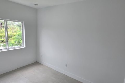 House in Pompano Beach, Florida 4 bedrooms № 1996797 - photo 6