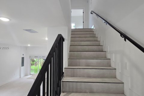 House in Pompano Beach, Florida 4 bedrooms № 1996797 - photo 18