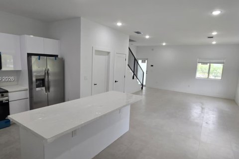 House in Pompano Beach, Florida 4 bedrooms № 1996797 - photo 3