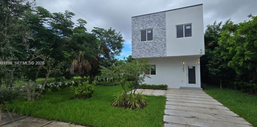 House in Pompano Beach, Florida 4 bedrooms № 1996797