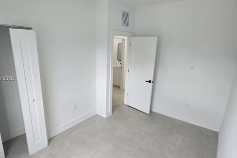 House in Pompano Beach, Florida 4 bedrooms № 1996797 - photo 7