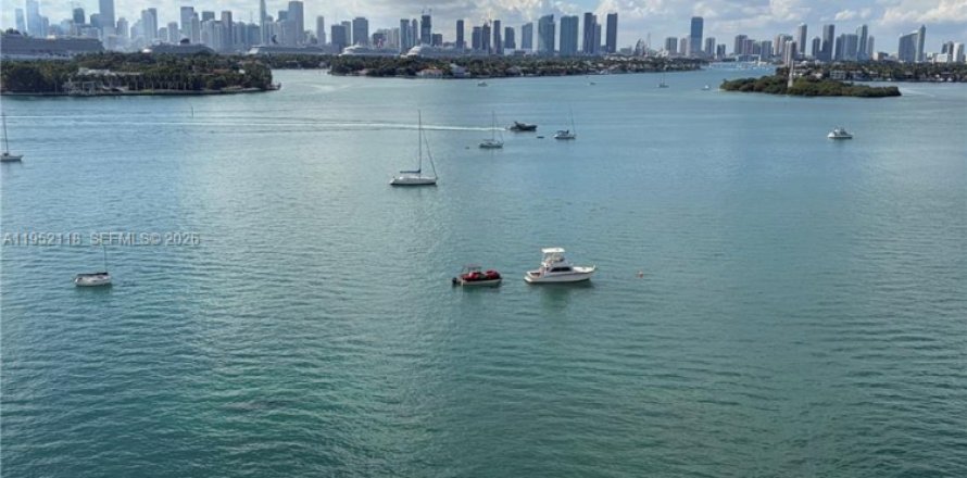 Condominio en Miami Beach, Florida, 2 dormitorios № 2006469