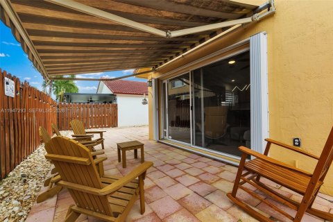 House in Hialeah, Florida 3 bedrooms, 128.95 sq.m. № 2003153 - photo 26