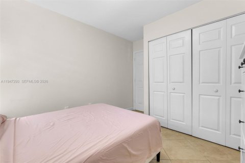 House in Hialeah, Florida 3 bedrooms, 128.95 sq.m. № 2003153 - photo 24