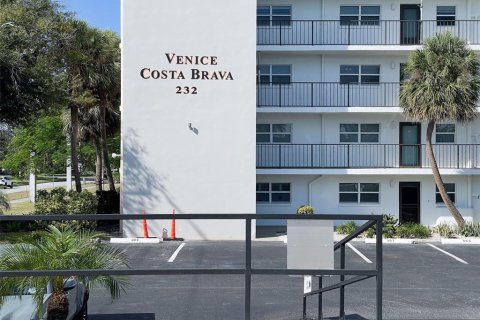 Condo à Venice, Floride, 2 chambres  № 2139058