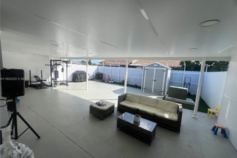 House in Miami Gardens, Florida 3 bedrooms, 92.81 sq.m. № 1954989 - photo 11