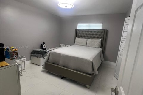 House in Miami Gardens, Florida 3 bedrooms, 92.81 sq.m. № 1954989 - photo 8