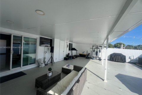 House in Miami Gardens, Florida 3 bedrooms, 92.81 sq.m. № 1954989 - photo 7