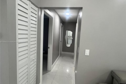 House in Miami Gardens, Florida 3 bedrooms, 92.81 sq.m. № 1954989 - photo 3