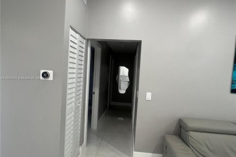 House in Miami Gardens, Florida 3 bedrooms, 92.81 sq.m. № 1954989 - photo 6