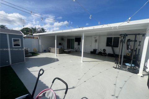 House in Miami Gardens, Florida 3 bedrooms, 92.81 sq.m. № 1954989 - photo 12