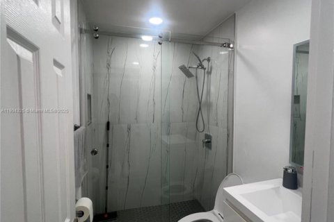 House in Miami Gardens, Florida 3 bedrooms, 92.81 sq.m. № 1954989 - photo 10