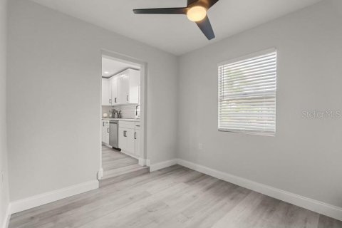 House in Orlando, Florida 2 bedrooms, 84.08 sq.m. № 2165918 - photo 10