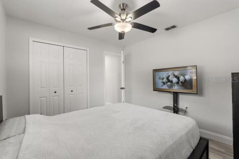 House in Orlando, Florida 2 bedrooms, 84.08 sq.m. № 2165918 - photo 12
