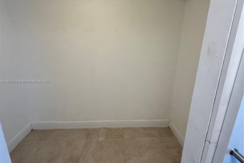 Condo in Miami, Florida, 2 bedrooms  № 1971448 - photo 28