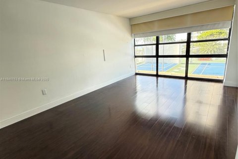 Condo in Miami, Florida, 2 bedrooms  № 1971448 - photo 19