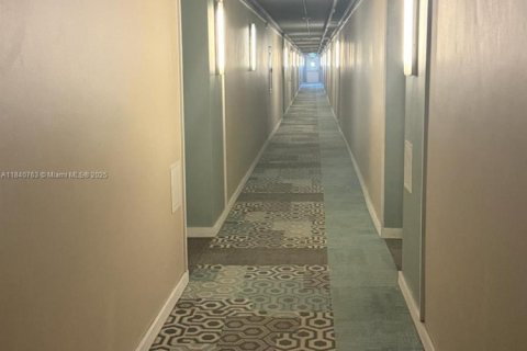 Condo in Miami, Florida, 2 bedrooms  № 1971448 - photo 3