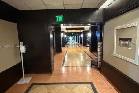 Condo in Miami, Florida, 2 bedrooms  № 1971448 - photo 10