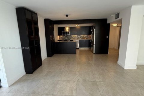 Condo in Miami, Florida, 2 bedrooms  № 1971448 - photo 25