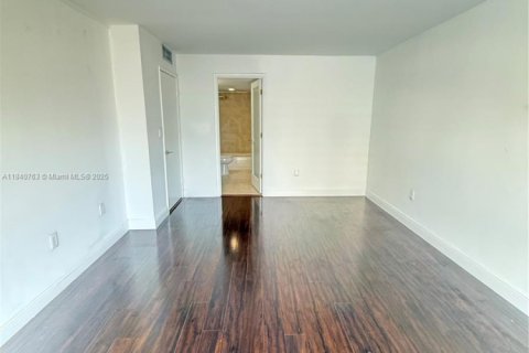 Condo in Miami, Florida, 2 bedrooms  № 1971448 - photo 15