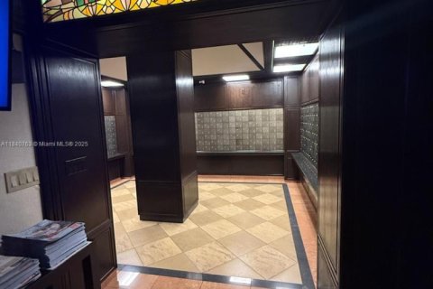 Condo in Miami, Florida, 2 bedrooms  № 1971448 - photo 13