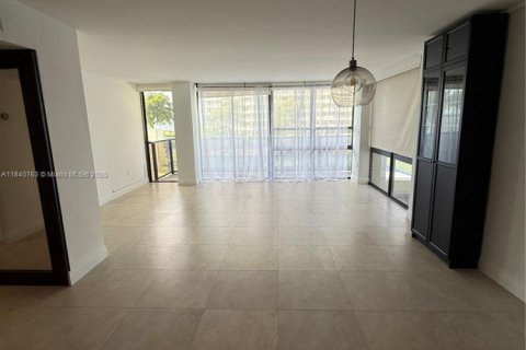 Condo in Miami, Florida, 2 bedrooms  № 1971448 - photo 26