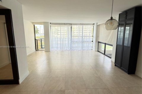 Condo in Miami, Florida, 2 bedrooms  № 1971448 - photo 24