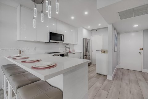 Copropriété à vendre à Miami Beach, Floride: 1 chambre, 82.68 m2 № 1946164 - photo 12