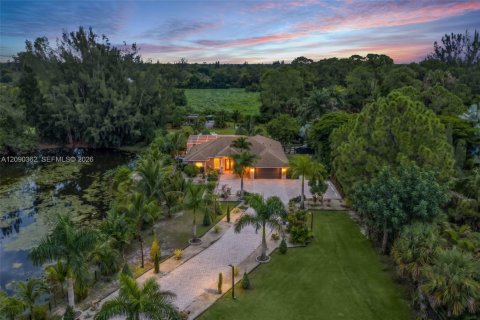 Casa en Loxahatchee Groves, Florida 3 dormitorios, 206.15 m2 № 2372386