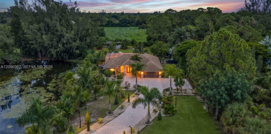 Casa en Loxahatchee Groves, Florida 3 dormitorios, 206.15 m2 № 2372386