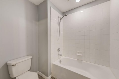 Купить виллу или дом в Ривервью, Флорида 9 комнат, 224.36м2, № 1914717 - фото 14