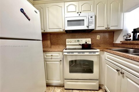 Condo in Miami, Florida, 2 bedrooms  № 1862181 - photo 2
