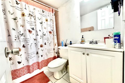 Condo in Miami, Florida, 2 bedrooms  № 1862181 - photo 7