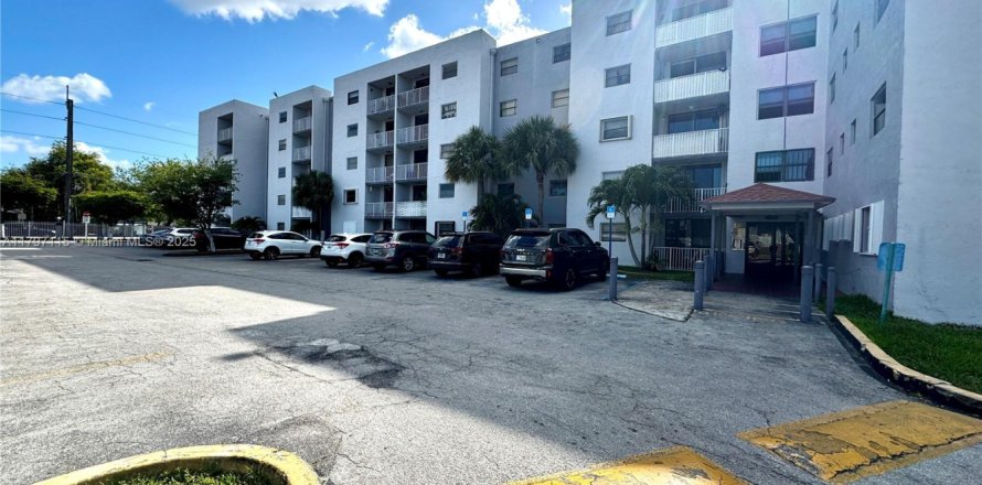 Condo in Miami, Florida, 2 bedrooms № 1862181
