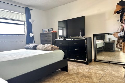 Condo in Miami, Florida, 2 bedrooms  № 1862181 - photo 9