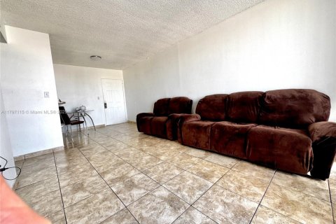Condo in Miami, Florida, 2 bedrooms  № 1862181 - photo 4