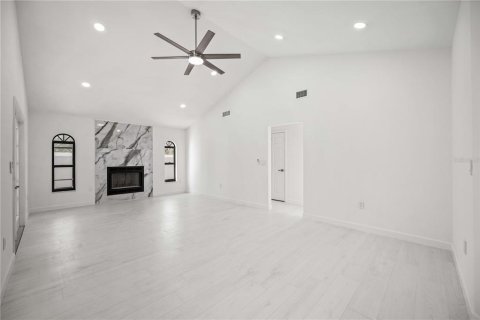 House in Sarasota, Florida 3 bedrooms, 157.1 sq.m. № 1584880 - photo 10