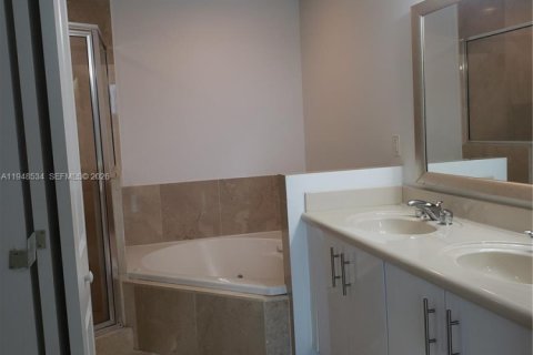 Copropriété à louer à North Bay Village, Floride: 2 chambres, 116.22 m2 № 2004434 - photo 13