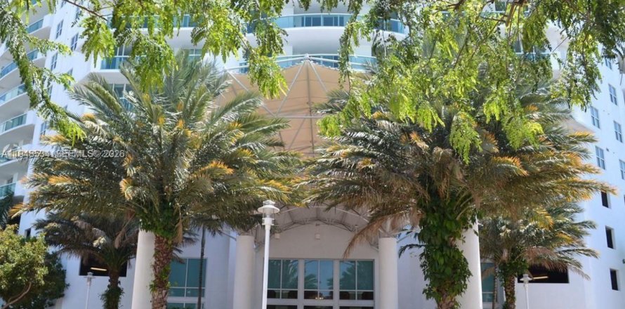 Condo à North Bay Village, Floride, 2 chambres  № 2004434