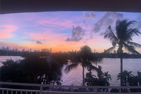 Купить кондоминиум в Майами-Бич, Флорида 3 спальни, 198.81м2, № 2051909 - фото 3