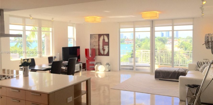 Кондоминиум с 3 спальнями в Майами-Бич, Флорида № 2051909