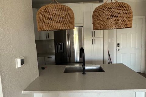 Condo in Tampa, Florida, 2 bedrooms № 2277377 - photo 2