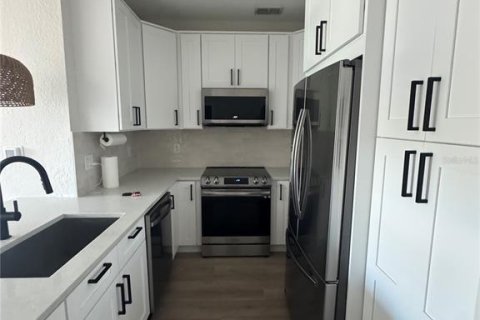 Condo in Tampa, Florida, 2 bedrooms № 2277377 - photo 3